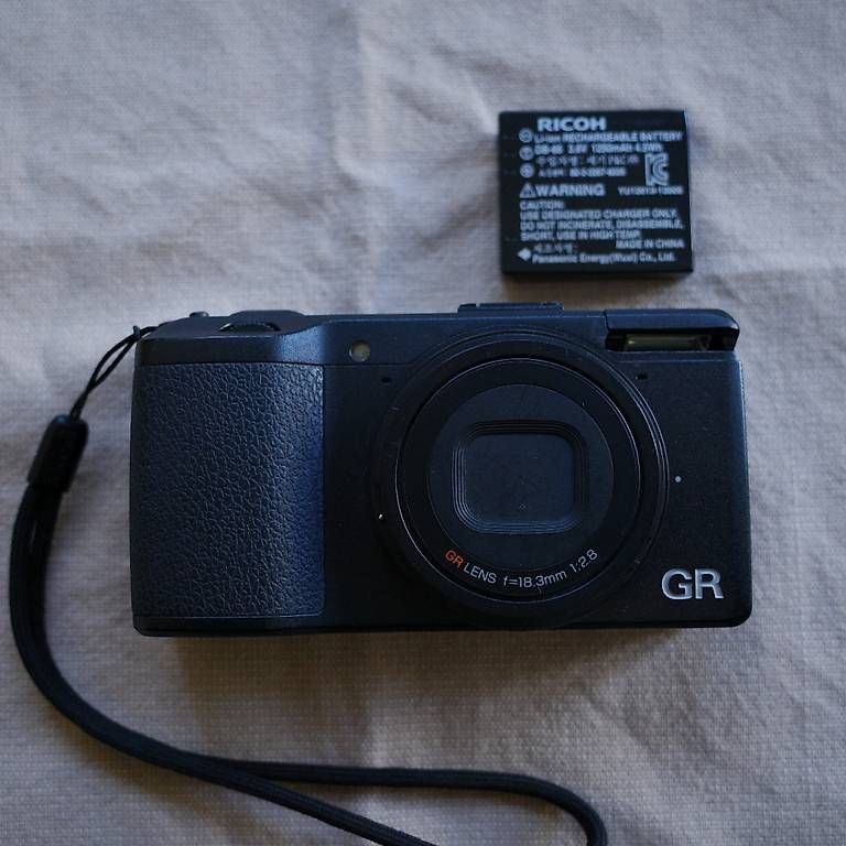 Fotocamera: Ricoh GR – Usato da Genève venduto da fotos.grafo 1