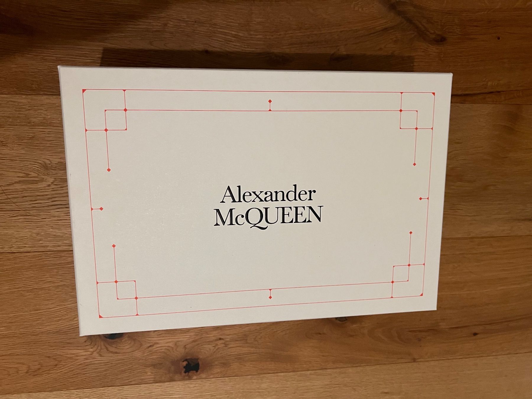 Alexander Mcqueen Chaussures femmes: Alexander McQueen Oversized Sneakers White Blue – Défectueux à Basel par Harper.G 9