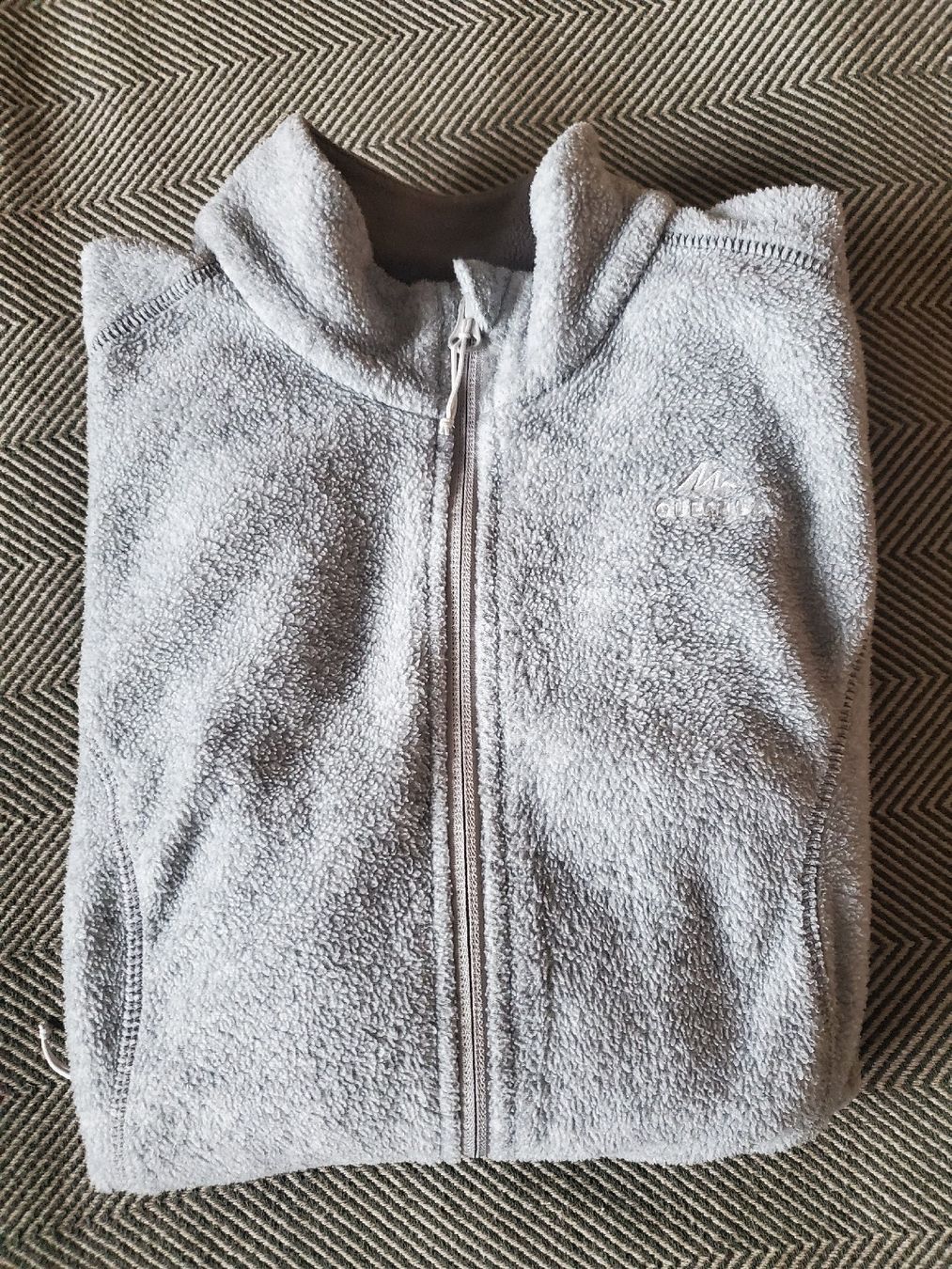 Decathlon Pullover & Sweatshirts: Fleecejacke Quechua Gr.S grau – Gebraucht aus St. Moritz von ang_9drt 1