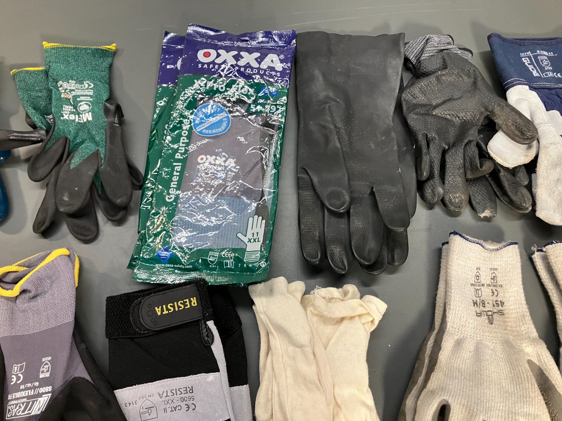 Gants & mitaines : Posten div. gebr. u. neuer Arbeitshandschuhe ab 1.- – Neuf avec emballage d'origine à Lichtensteig par Buy24International 2