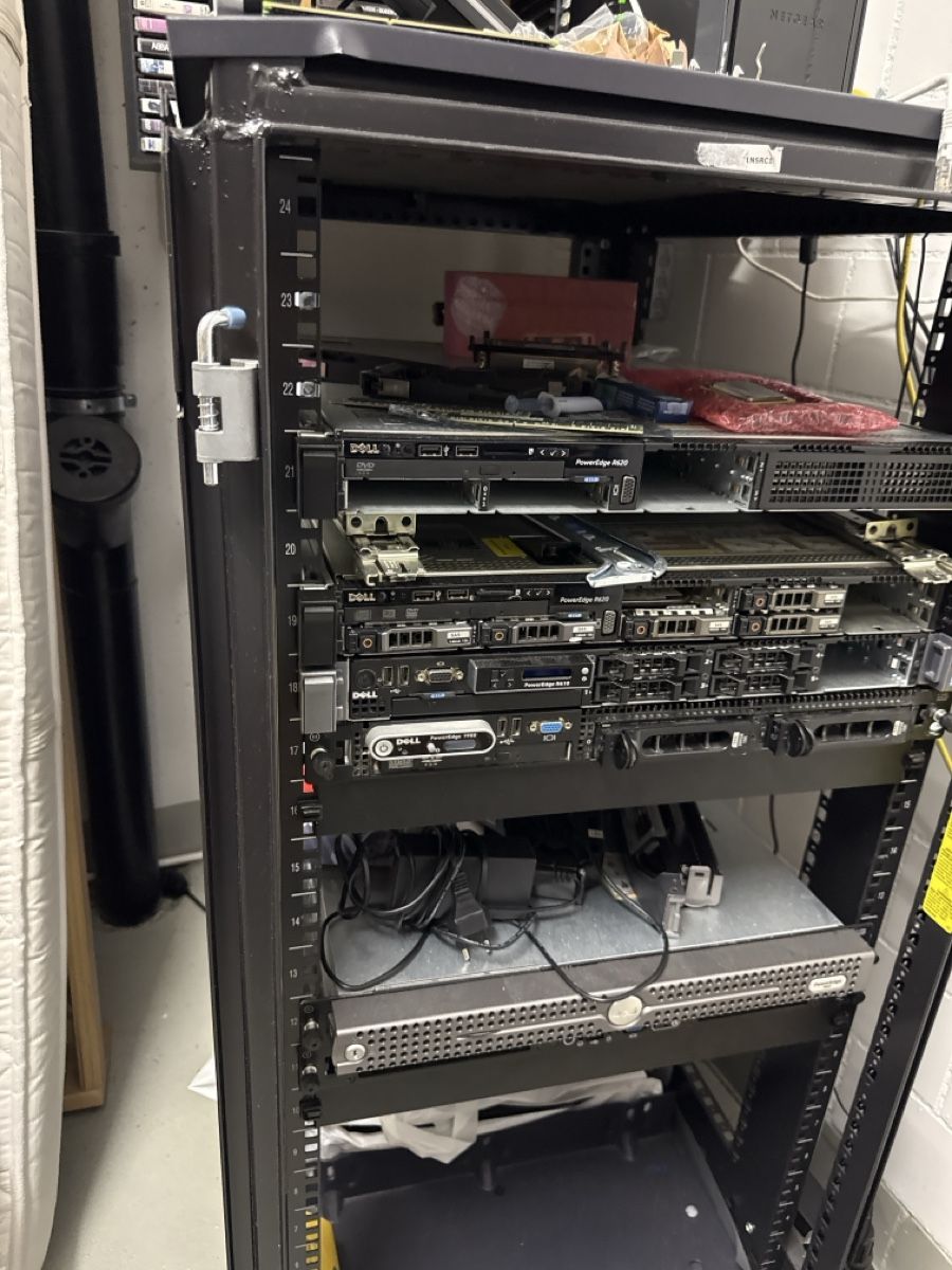 Racks & Ständer: 24 HE Server-Rack – Gebraucht aus Brütten von MachineHead75 2
