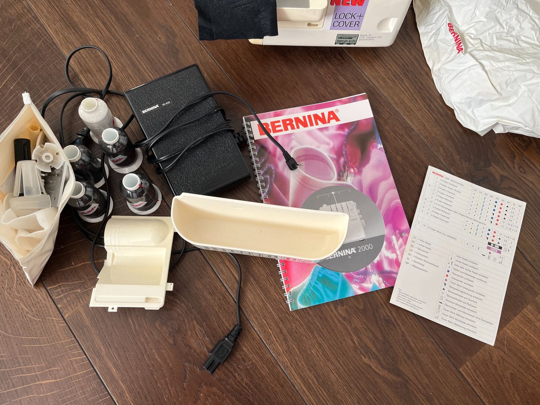 Bernina Macchine da cucire: Overlock und Cover Maschine – Usato da Rupperswil venduto da A160 1