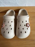 Damen Clogs / Gartenschuhe Beige mit Blumen – Gr. 38–39