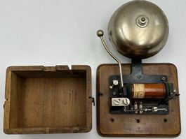Antike elektrische Klingel Läutewerk 1938 Holzgehäuse Glocke