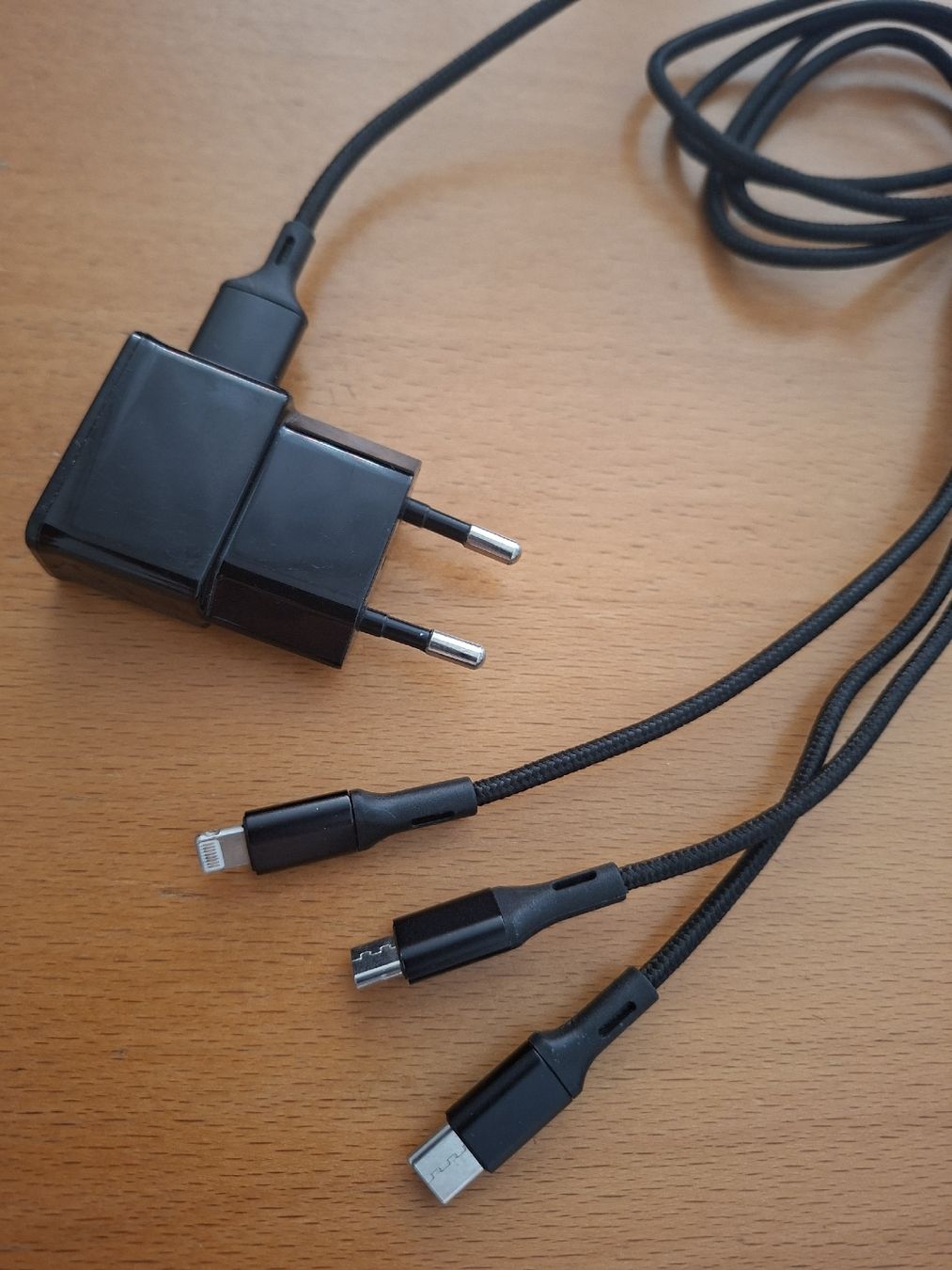 Samsung Caricabatterie: USB Ladegerät 3-fach Kabel Schwarz – Usato da Uster venduto da mak_mw2n 2