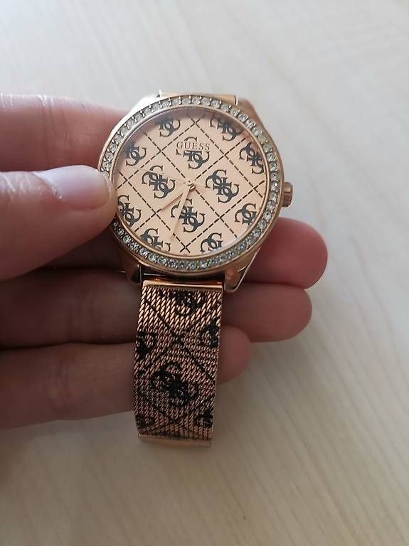 Orologi: Montre "guess"  – Usato da La Corbaz venduto da Emma22cj