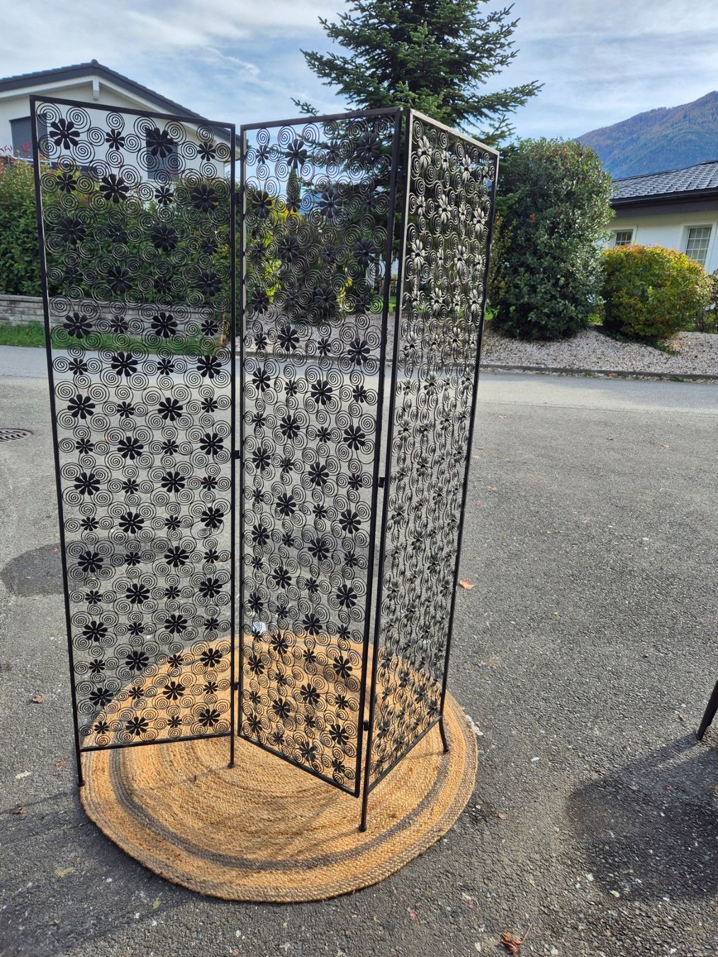 Paraventi: Paravent en métal noir à fleurs – Usato da Fully venduto da tameab 1