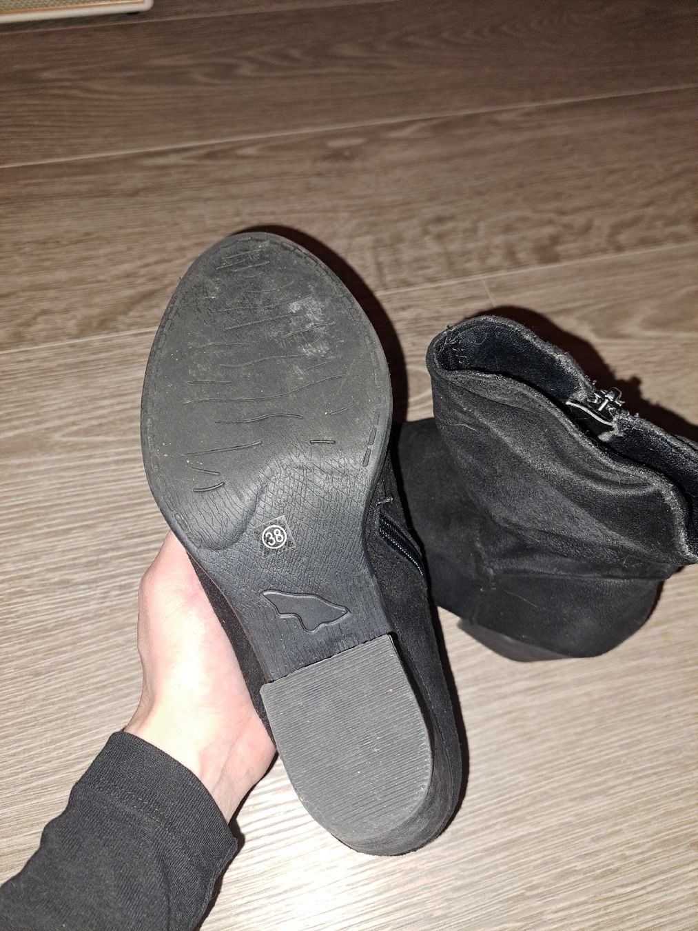 Scarpe da donna: Schwarze Wildleder Stiefeletten Grösse 38 – Usato da Wetzikon ZH venduto da secondhandsfashion 3