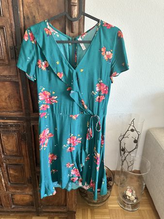Robe fleurie Xhilaration XS, parfait pour l'été! 47
