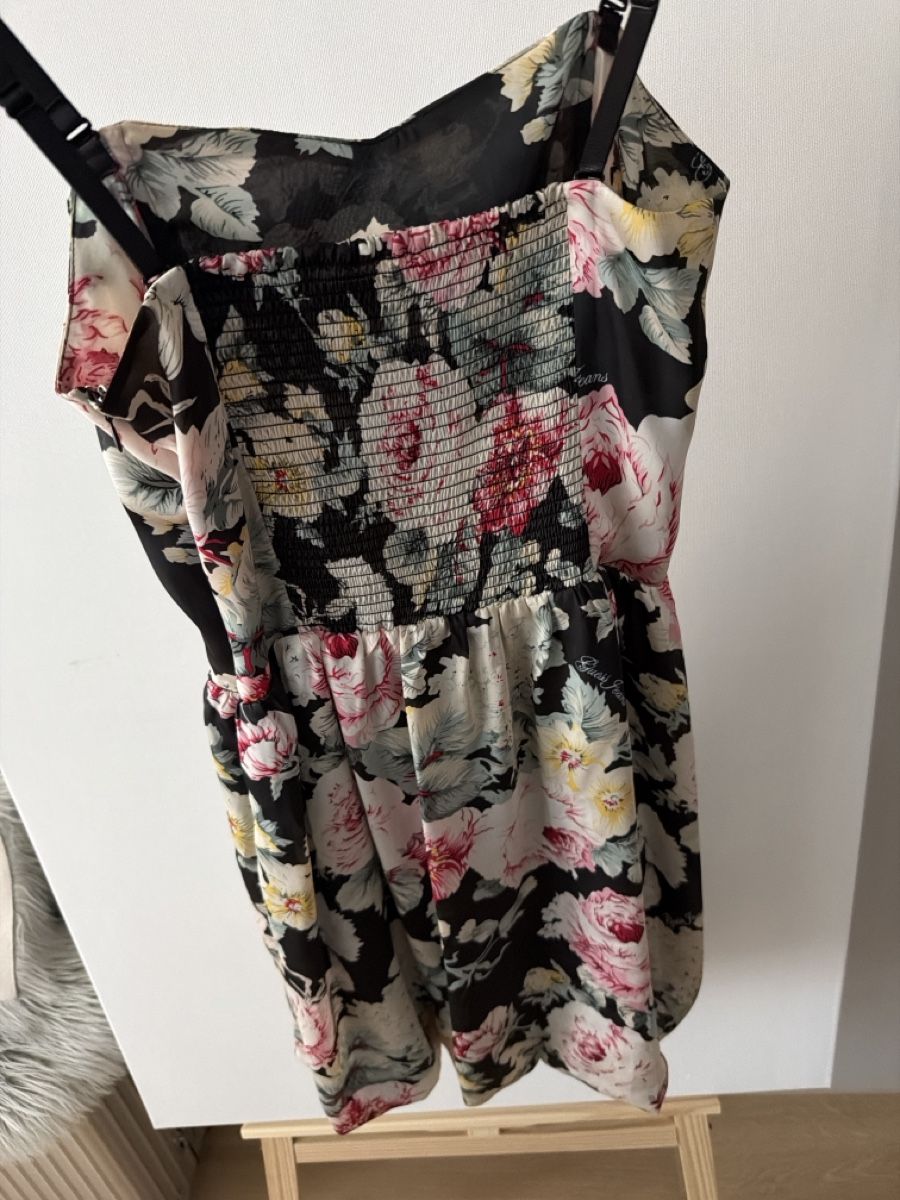 Guess Vestiti: Robe Guess en soie – Nuovo (secondo la descrizione) da Adliswil venduto da jas_5s8n 1