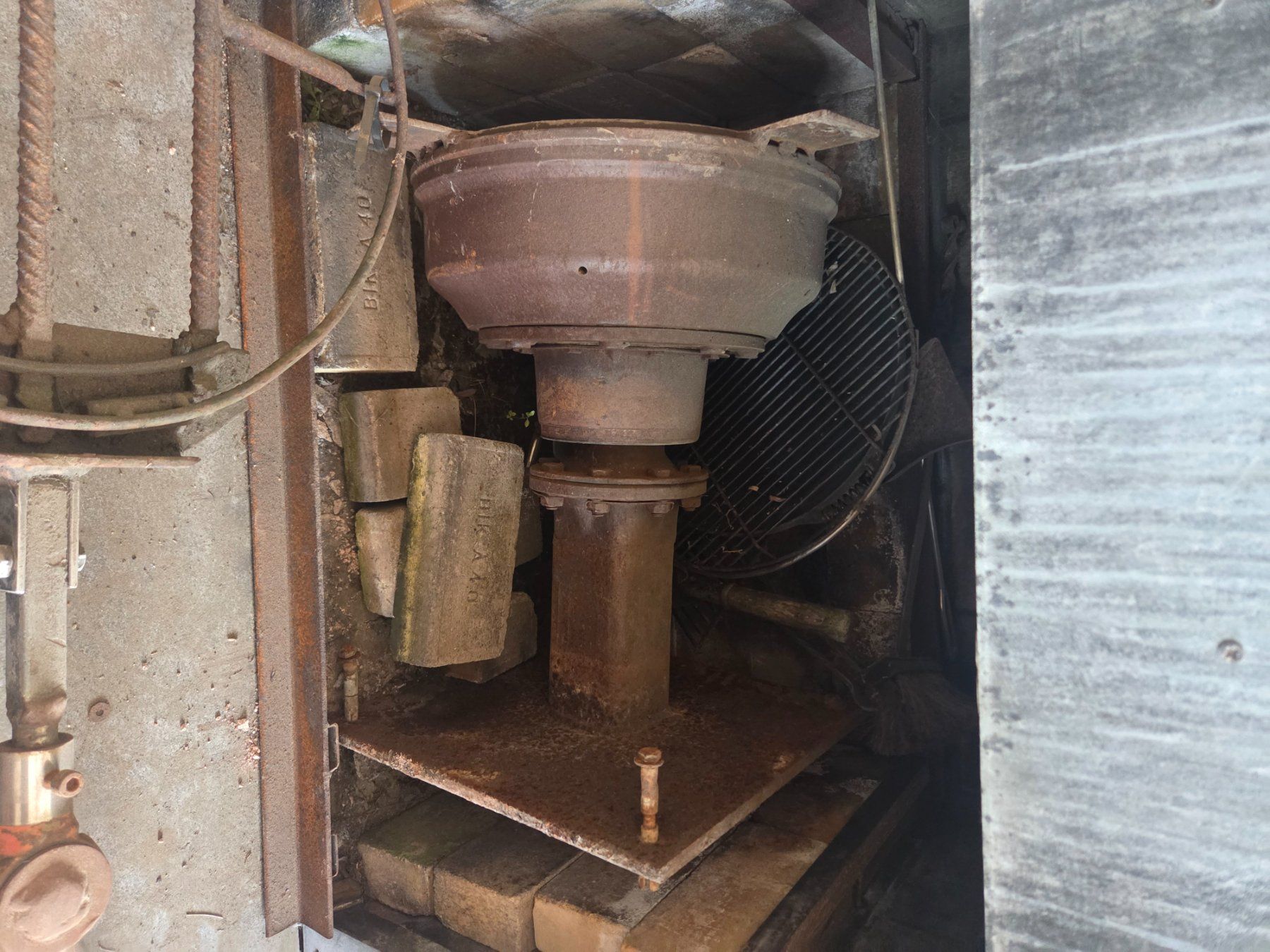Griglie: Grosses Cheminée – Usato da Menzingen venduto da Unterbrecher 1
