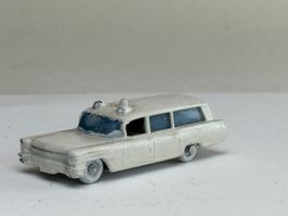 GB5- Lesney Cadillac Ambulance weiss