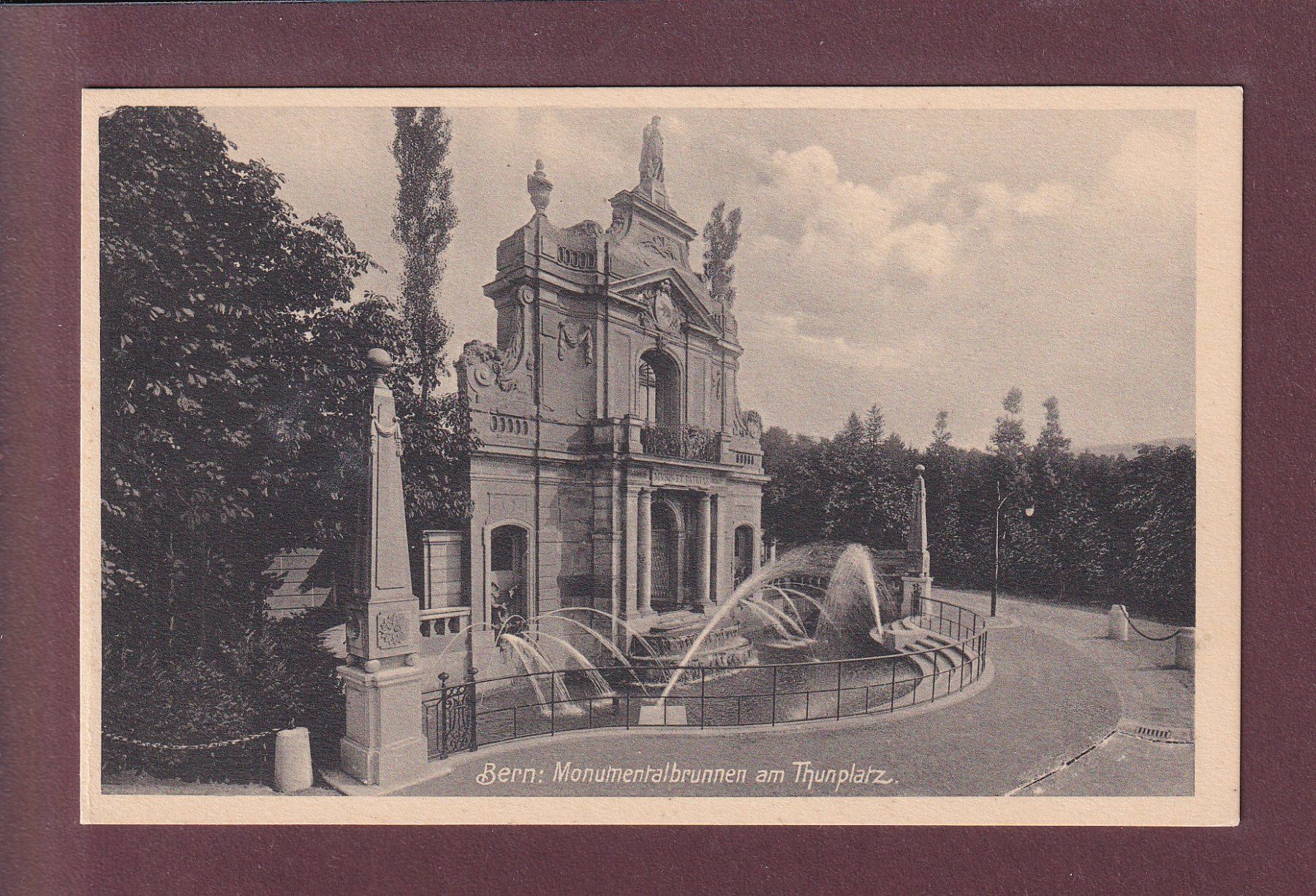 Cartoline postali: BERN - Thunplatz - Monumentalbrunnen – Usato da Pully venduto da nicecards