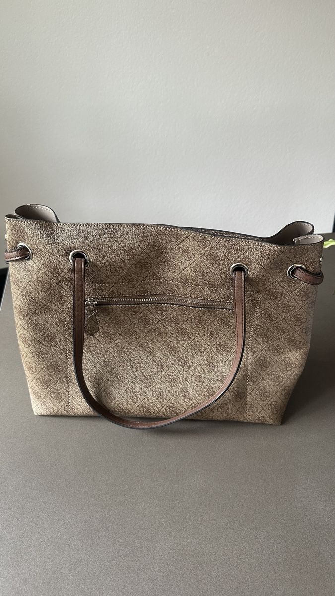 Guess Borse da donna: Guess Handtasche/Shopper Monogramm beige – Nuovo (secondo la descrizione) da Waldstatt venduto da Car_na 2