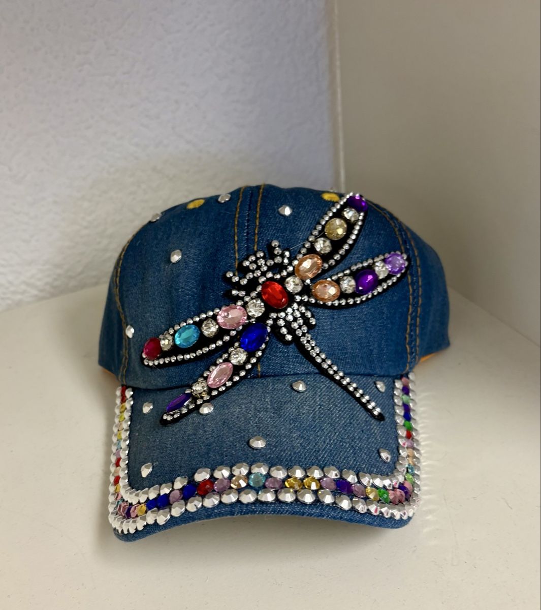 Altro in Moda donna: Jeans Cap mit Libelle Strass Sommer Accessoire, Neu! – Nuovo e nell'imballaggio originale da Safenwil venduto da taschenlady