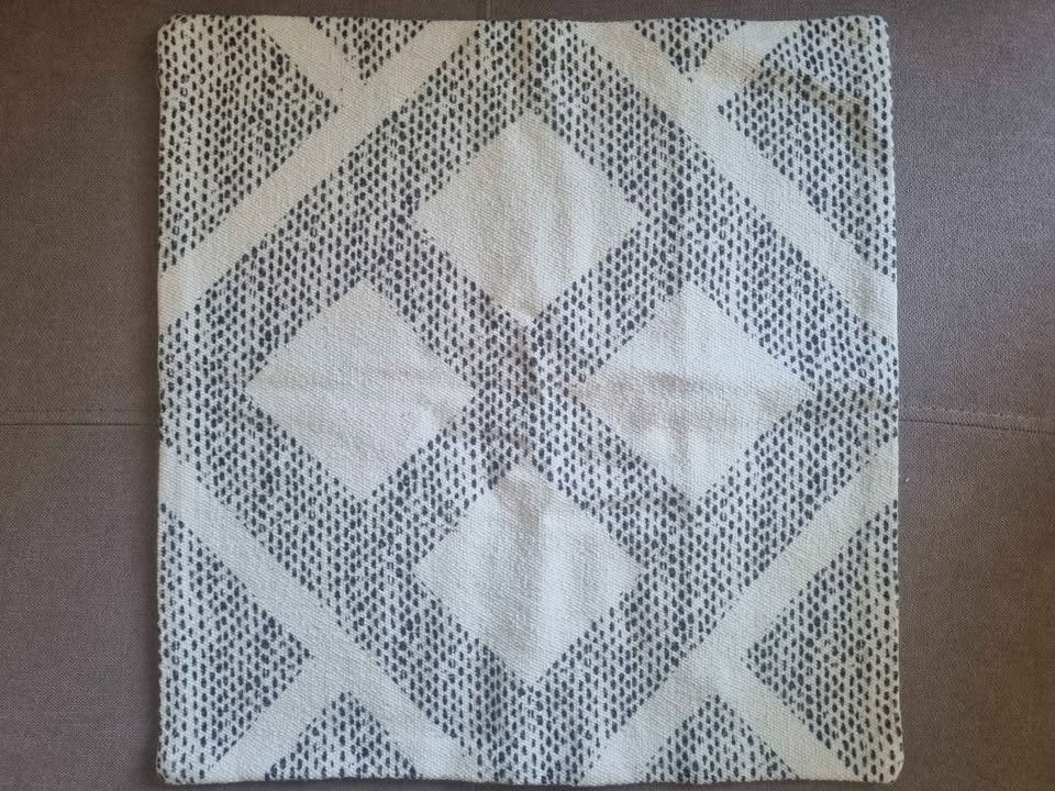 Cuscini: Diverses housses de coussin – Usato da La Tour-de-Peilz venduto da csc_5ztn 2