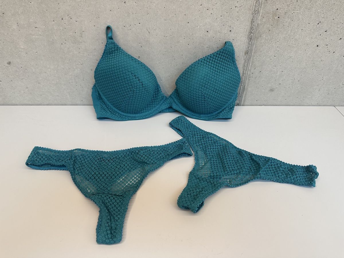 Autres dessous: Türkisfarbenes Dessous-Set – D'occasion à Leuk-Stadt par 2thcircle 1