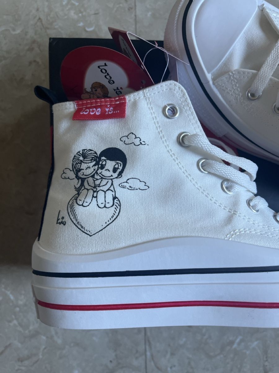 Scarpe da donna: Coole Chucks Gr. 38 "Love is..." Limited Edition – Nuovo e nell'imballaggio originale da Wallbach venduto da wonderlike 1
