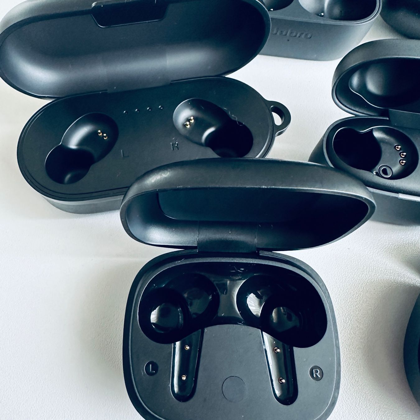 Caricabatterie: Ladecase 7stk. Diverse Marken für Bluetooth Kopfhörer – Usato da Basel venduto da MY.AIRPODS.SHOP 7
