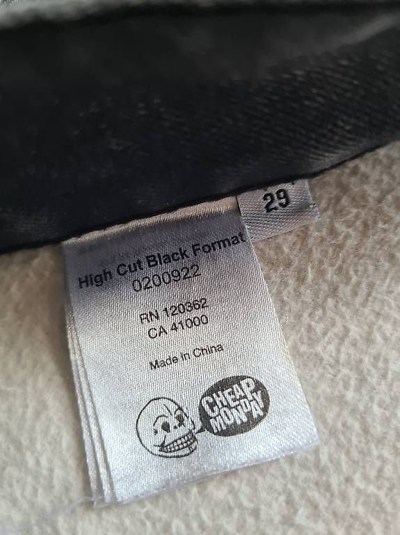Jeans: Short CHEAP MONDAY (taille 29 us) – Usato da Epalinges venduto da mux_vc5l 2