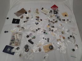 Knöpfe diverse Grössen & Materialien Konvolut, c.a 300 Gramm