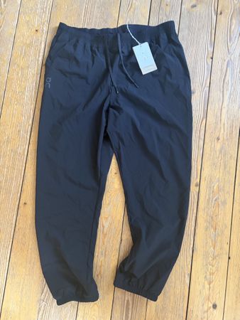On Running Hose schwarz Regular Fit neu mit Etikett
