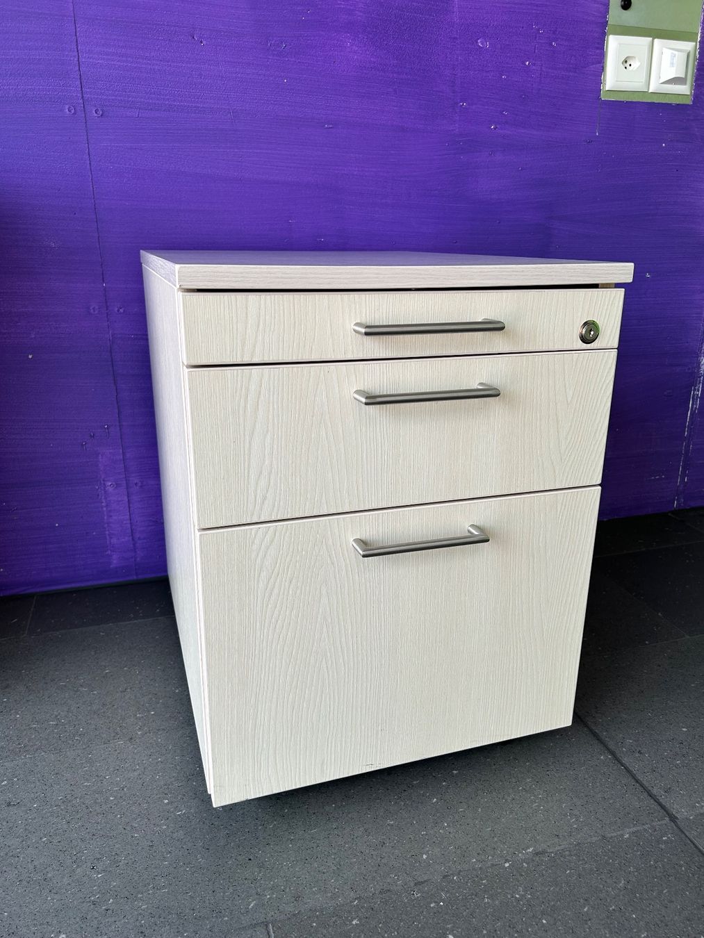 Korpus: Rollcontainer Büromöbel Holzoptik – Gebraucht aus Luzern von kon_j7zt