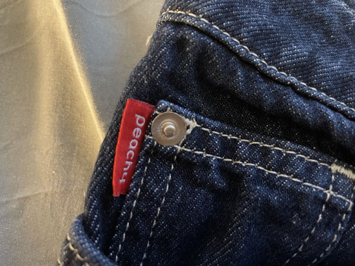 Jeans: Dunkle straight Jeans Peachy Den – Usato da Zürich venduto da pau_kbr6 2