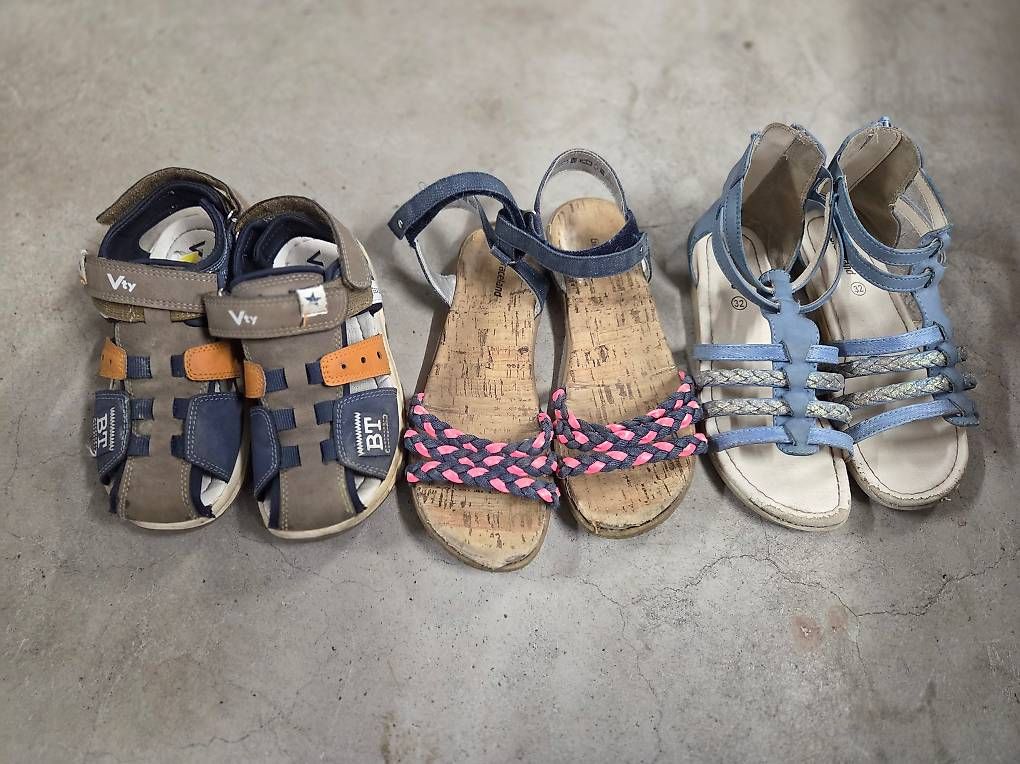 Schuhe für Jungen: Sandalen Kinder Grösse 29, 32 und 34 – Gebraucht aus Rieden SG von Yogu