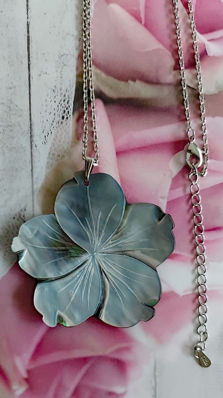 Ketten: 925 Silber Collier mit Perlmuttblume – Neu (gemäss Beschreibung) aus Ettenhausen TG von CH2300 1