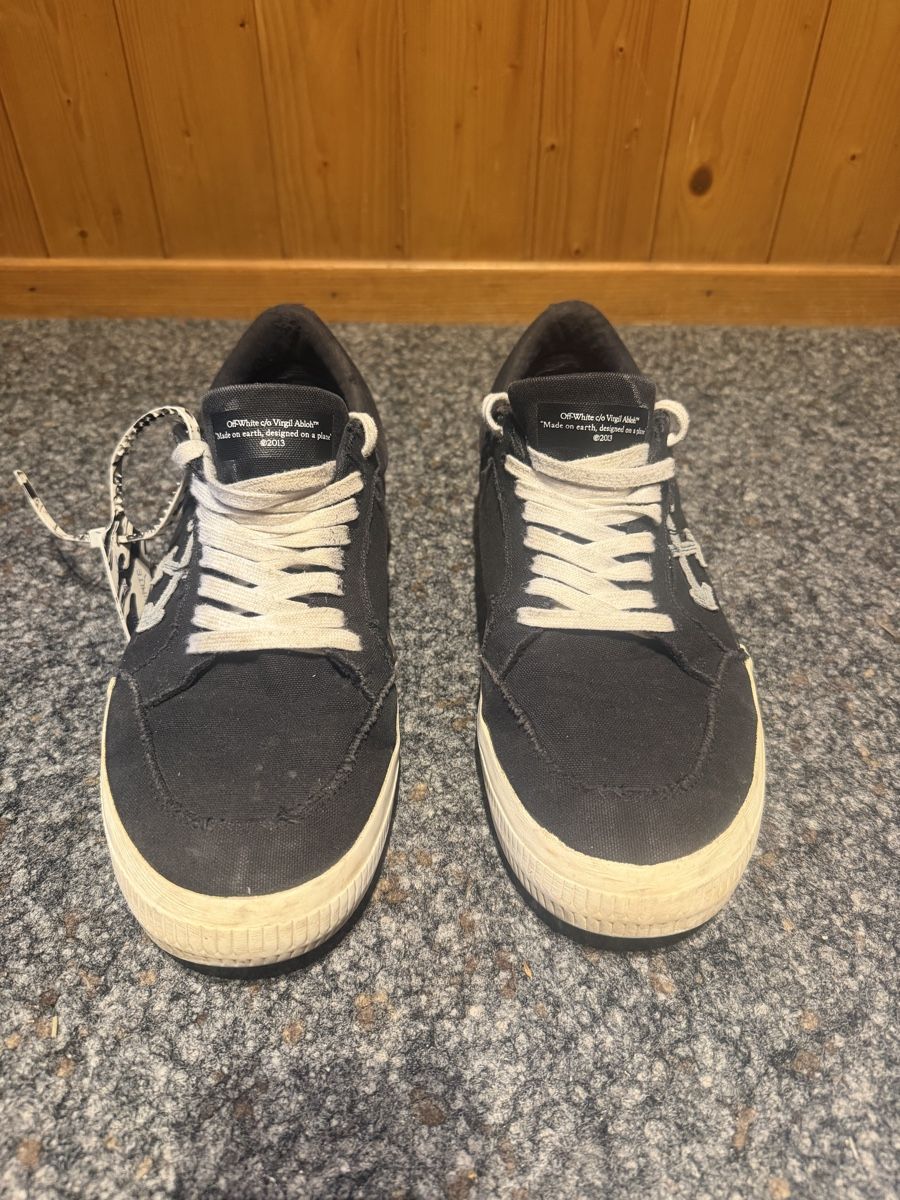 Off-White Chaussures hommes: OFF-WHITE LOW-TOP-SNEAKER – D'occasion à Vilters par sele08_ale08 1