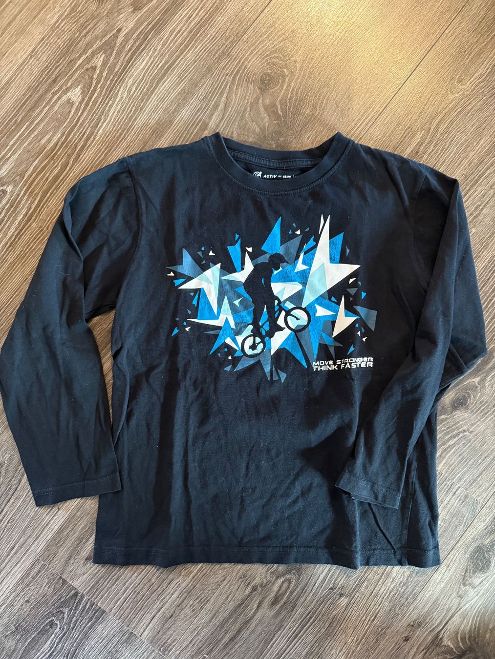 Pullover & Sweatshirts: Sweat 134-140 – Gebraucht aus Chermignon-Bas von mioumiou35 1