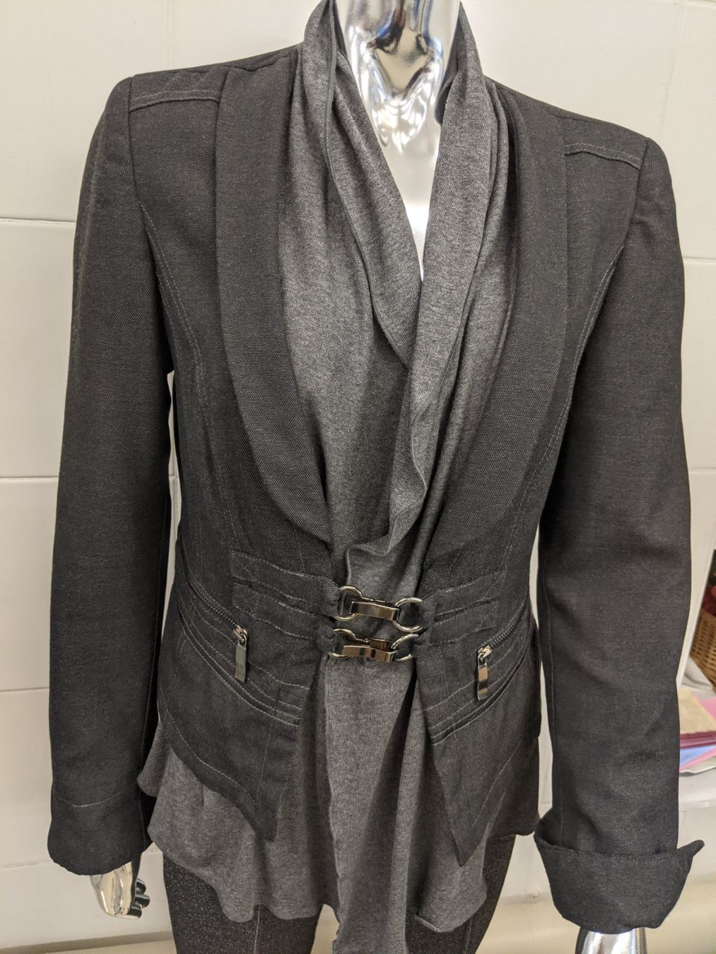 Completi & Tailleur: Oberteil Gr 40 mit Leggins Gr 36 – Usato da Langnau am Albis venduto da Judithsebi 5