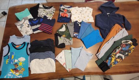26-teiliges Jungskleiderpaket Gr. 98