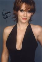 Original Autogramm von WINONA RYDER auf Großfoto