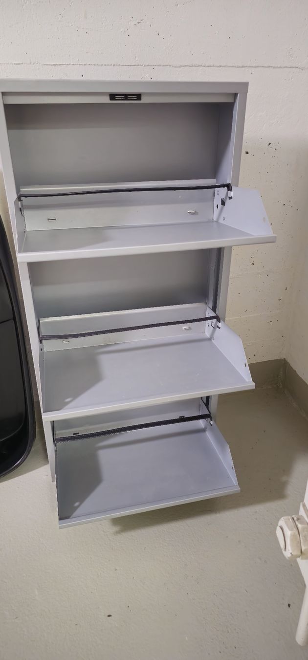 Guardaroba: Schuhregal – Usato da Adliswil venduto da Santscha 1