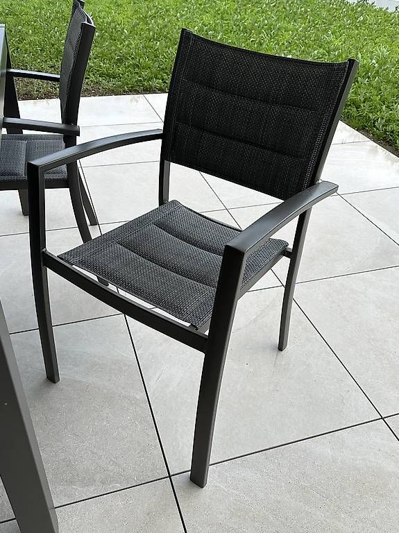 Set di tavolo e panche: Gartentisch mit 4 Stühlen – Usato da Uzwil venduto da nana.93 1