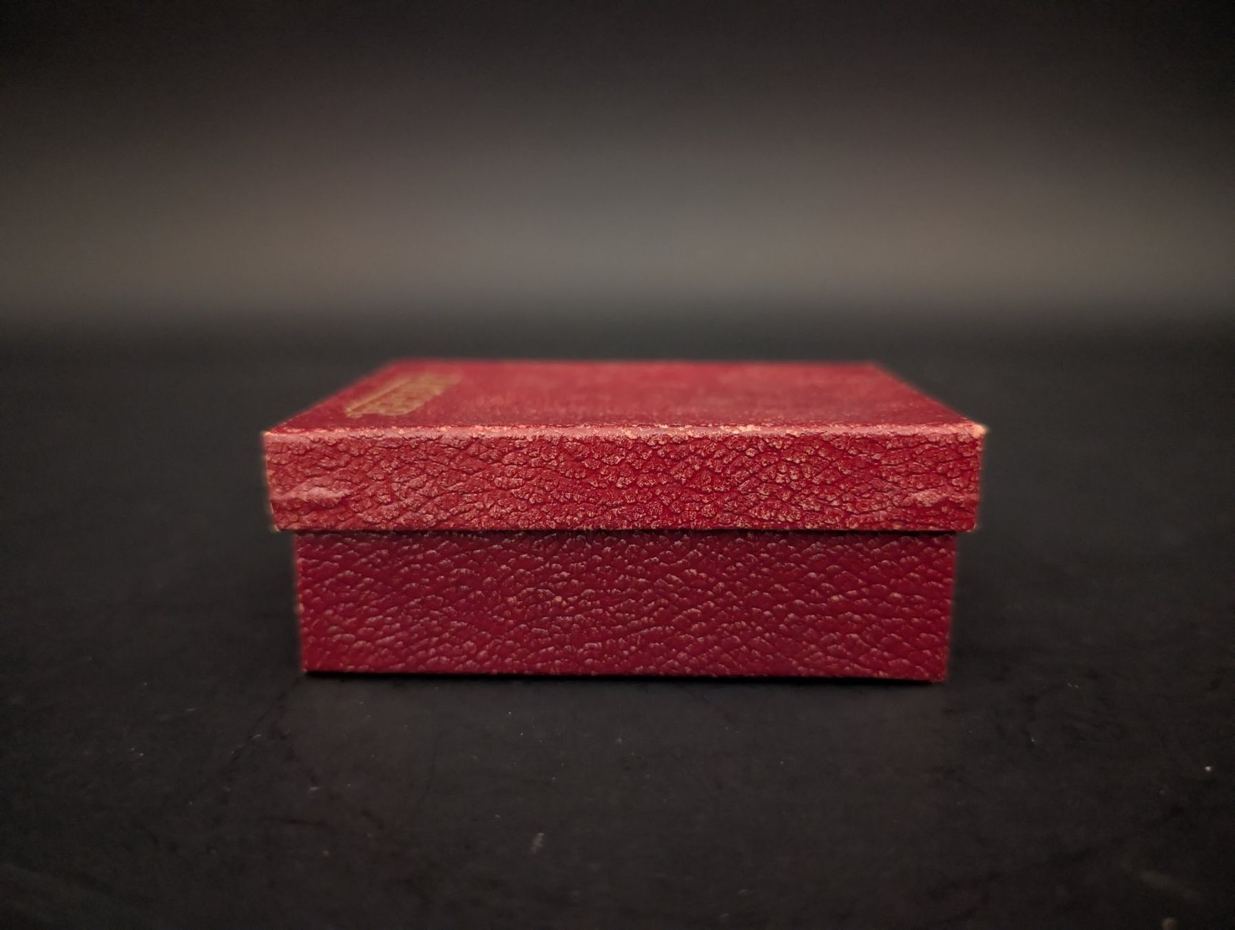 Uhrenboxen: VINTAGE JAEGER Uhren Box Burgunderrot – Gebraucht aus Schaffhausen von Restwert_SH 2