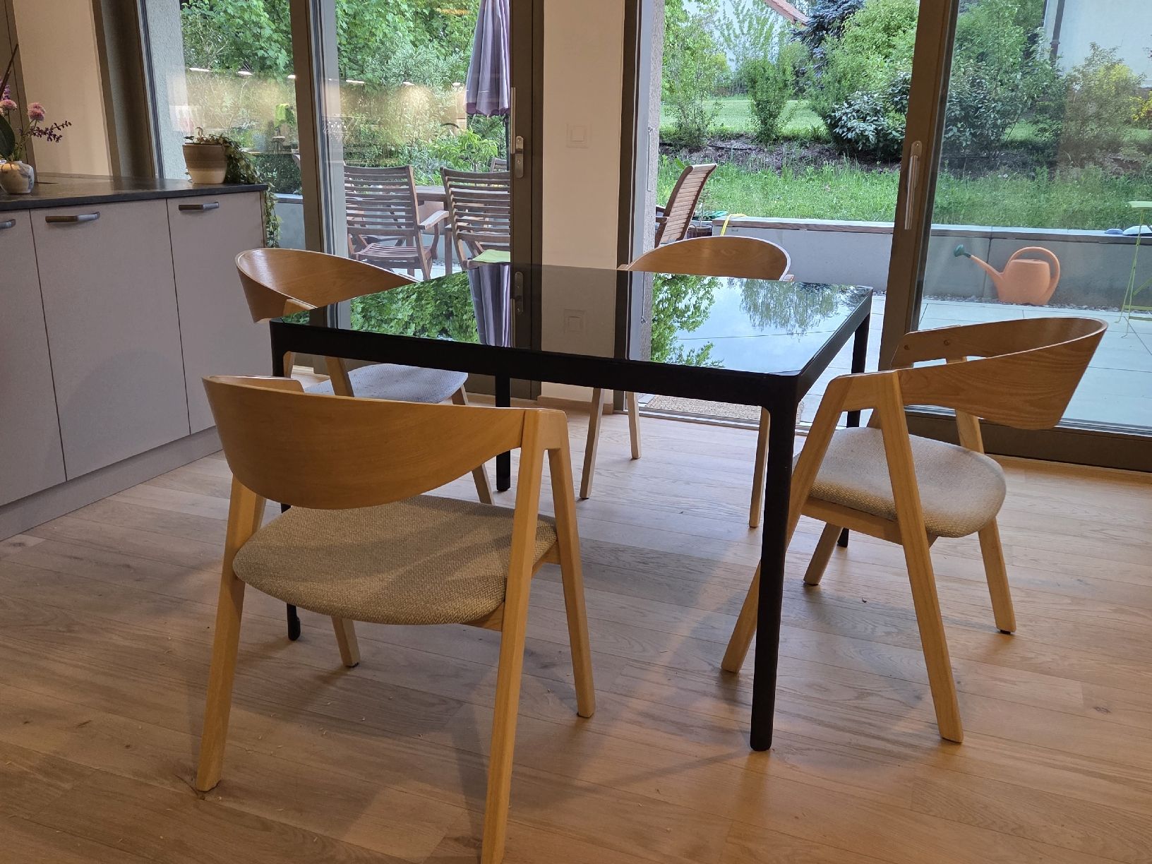 Ikea Tische: table ikea noir en verre – Gebraucht aus Gy von mic_gc86 2