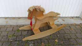 Schaukelpferd aus Holz - von Gontenschwil