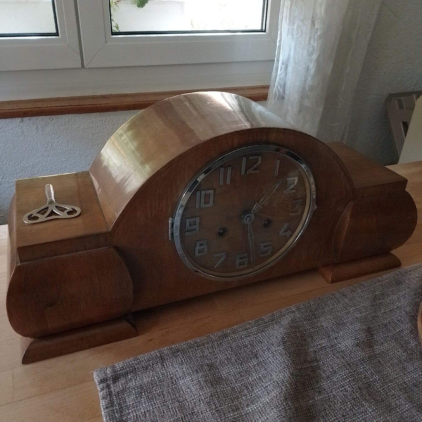 Orologi da terra & Orologi da parete: Buffetuhr ,  Albert Heer Uhrmacher 16. Sept. 1946 – Usato da Schaffhausen venduto da CH8200 3
