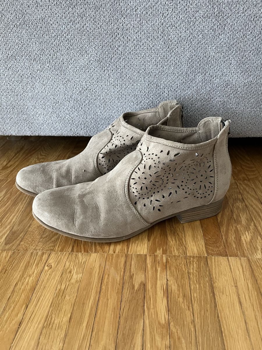 Chaussures femmes: Stiefelletten Gr. 39 – D'occasion à Herzogenbuchsee par Jana_1019