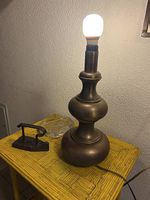 Lampada da tavolo in ottone