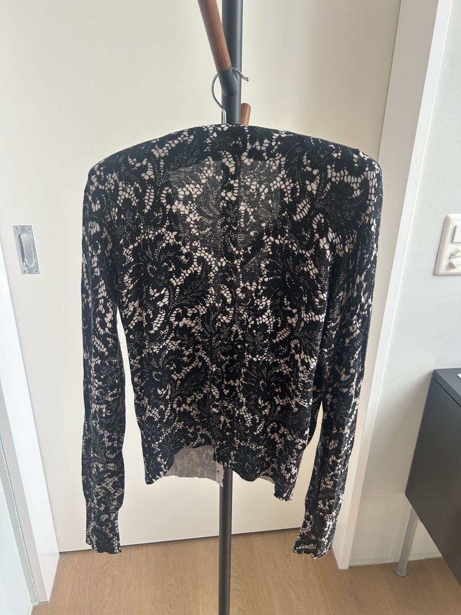 H&M Giacche: Strickjacke von H&M – Usato da Arbon venduto da Bulgari2011 2
