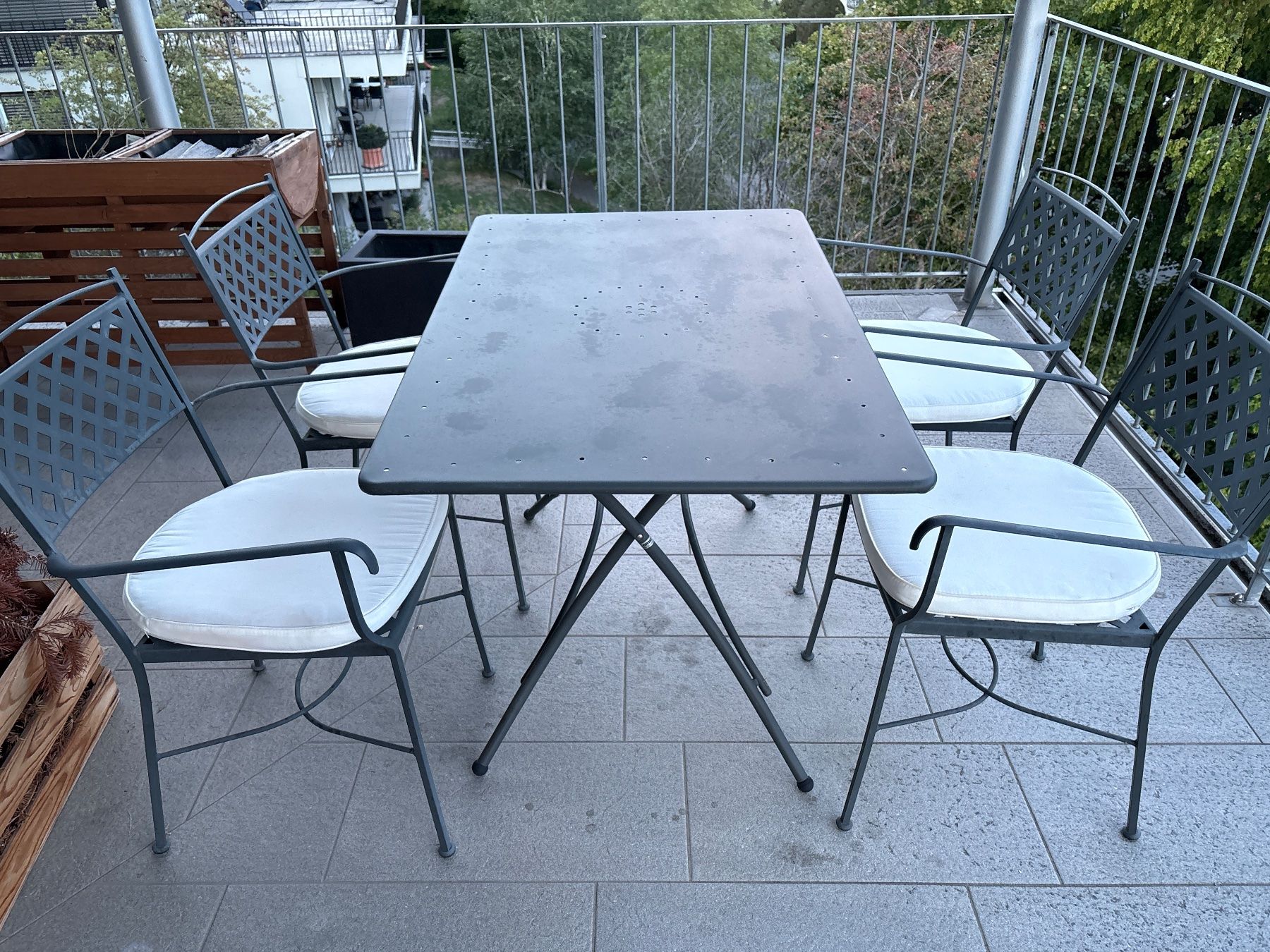 Set di tavolo e panche: Gartentisch mit 4 Stühlen Metall anthrazit gebraucht – Usato da Bern venduto da Flingi 1