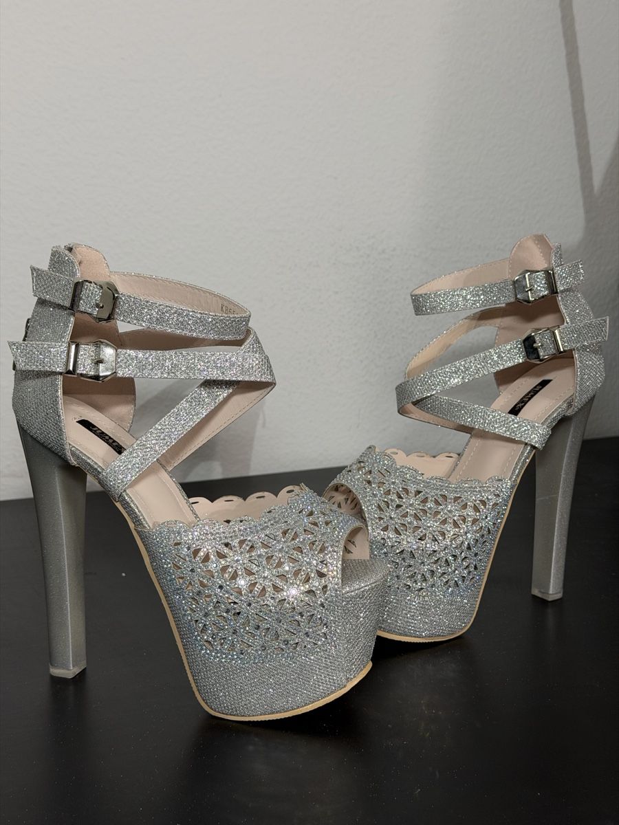 Damenschuhe: Silver Glitter Platform High Heels Size 39 New – Neu (gemäss Beschreibung) aus Zürich von fio_hcd2