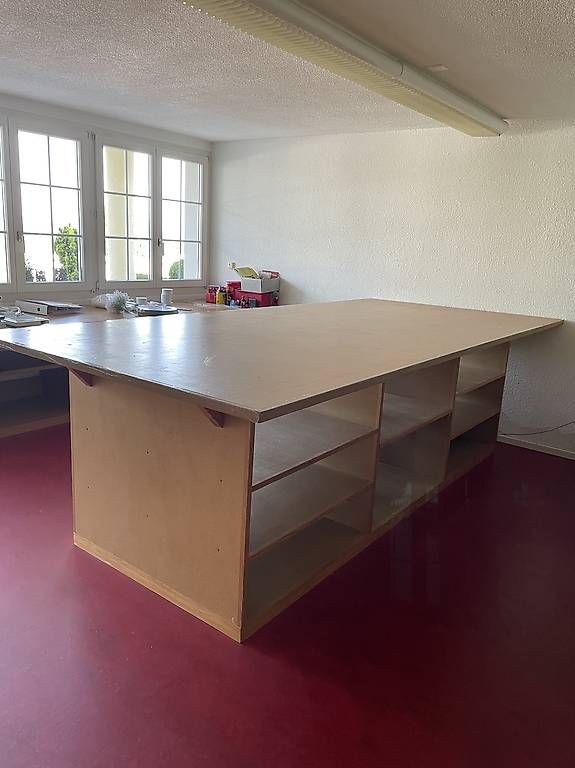 Établis: Arbeitstisch/ Schneideratelier/ Werken – D'occasion à Hämikon par dorada