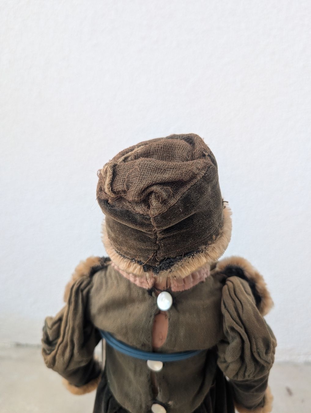 Poupées: Antike Puppe mit Kleidung – D'occasion à St. Gallen par Isycheng 4