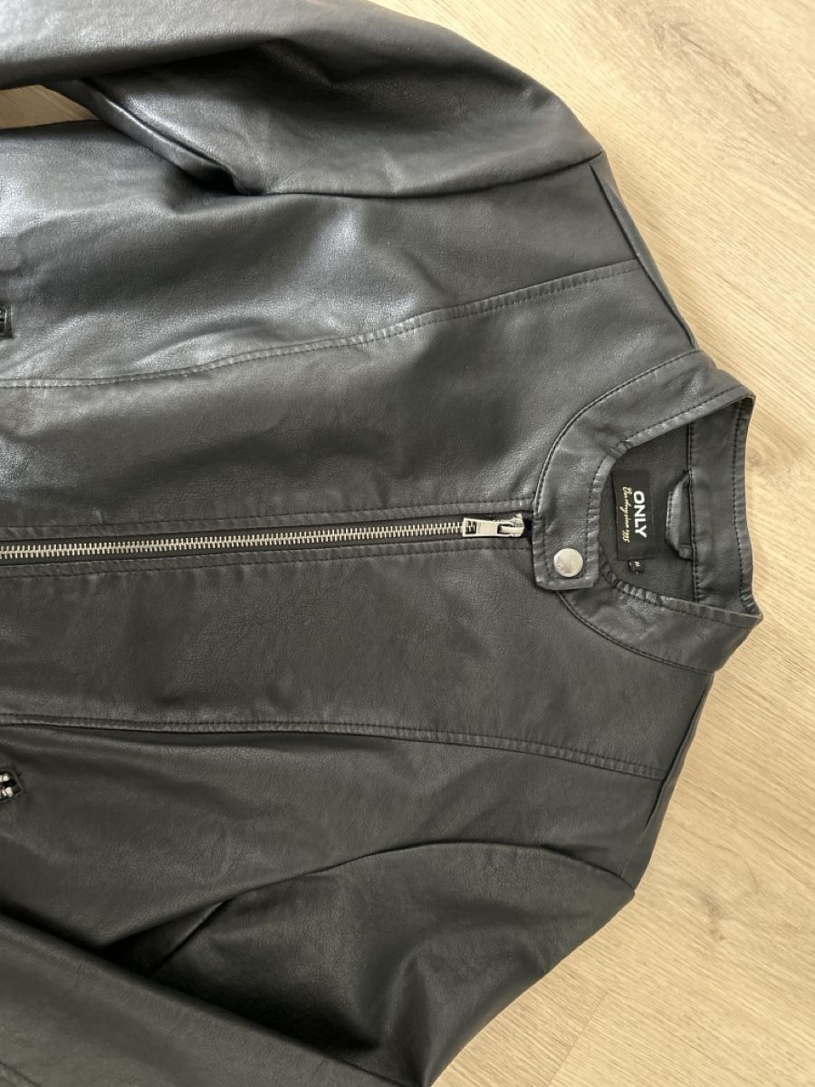 Only Giacche: Schwarze ONLY Kunstlederjacke, Grösse M – Usato da Huttwil venduto da steiner_rahel 1