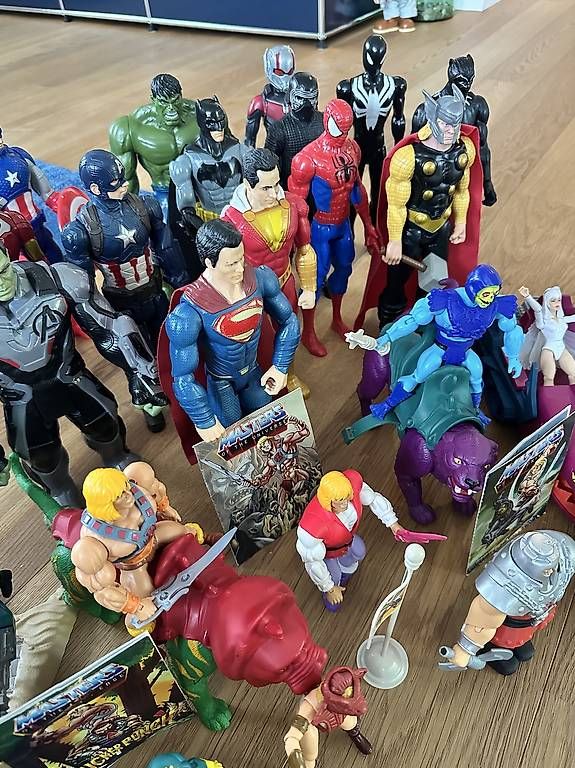 Figuren: Actionfiguren, Marvel, Superman, Batman – Gebraucht aus Pratteln von Tuvalabuhu 1